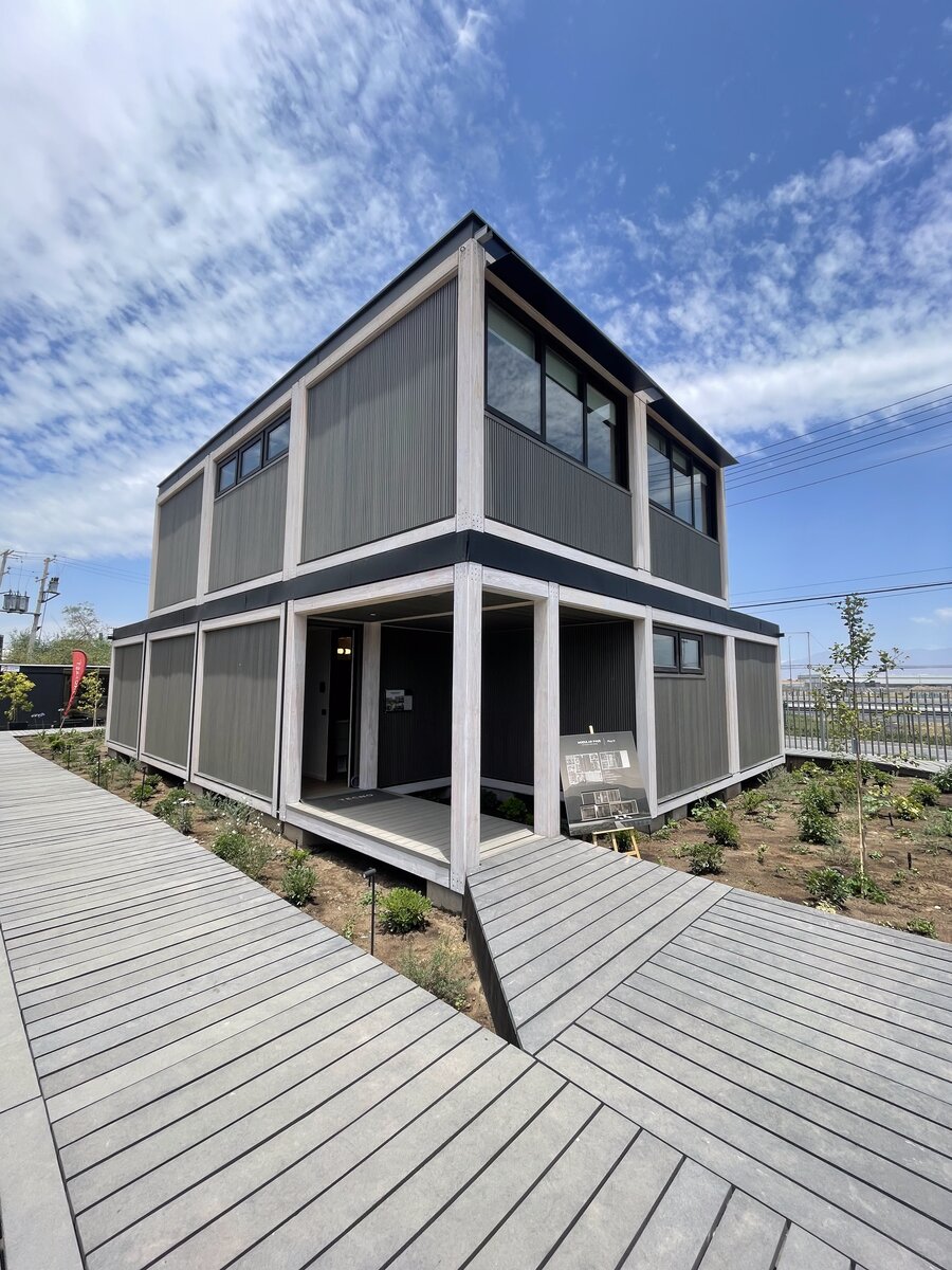 Showroom Modular Plus — Colina, exterior dos pisos